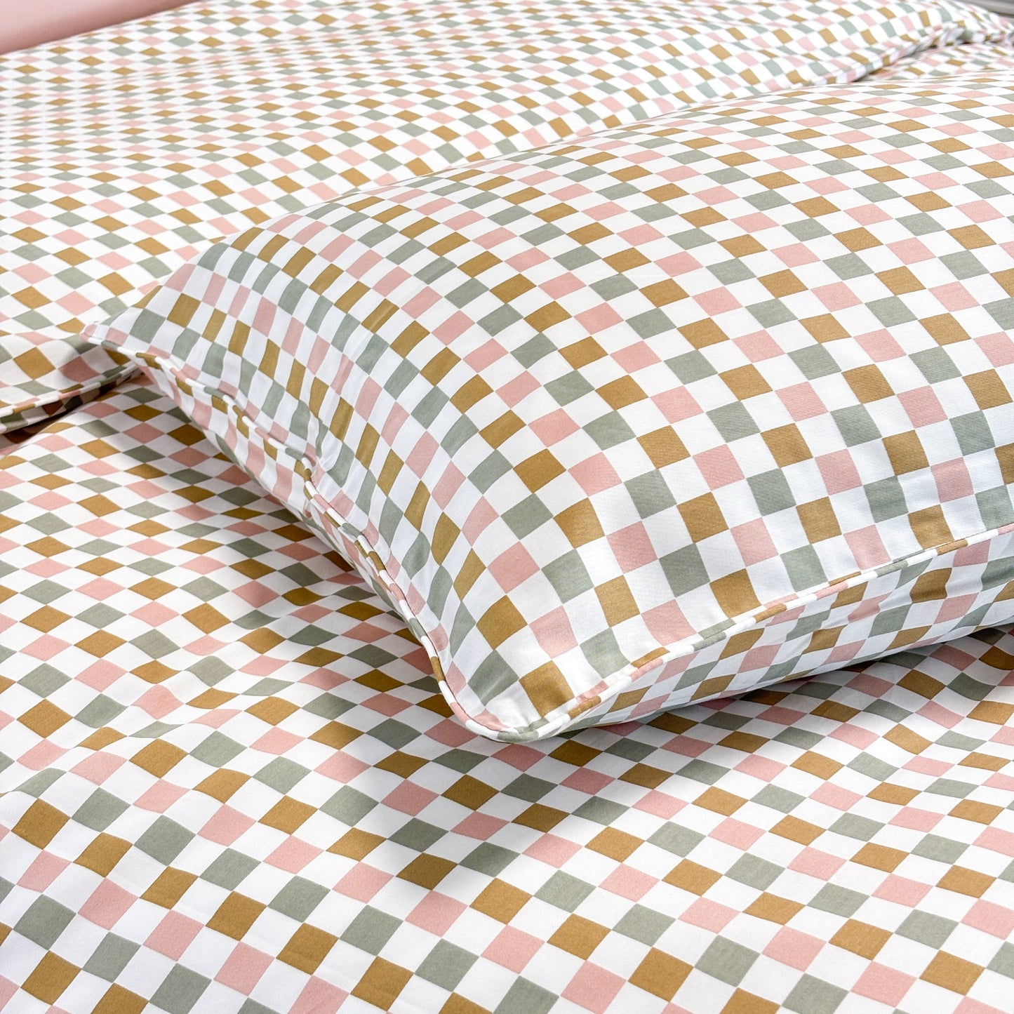 SHNUGGLE Bedding Set Colorful Checker