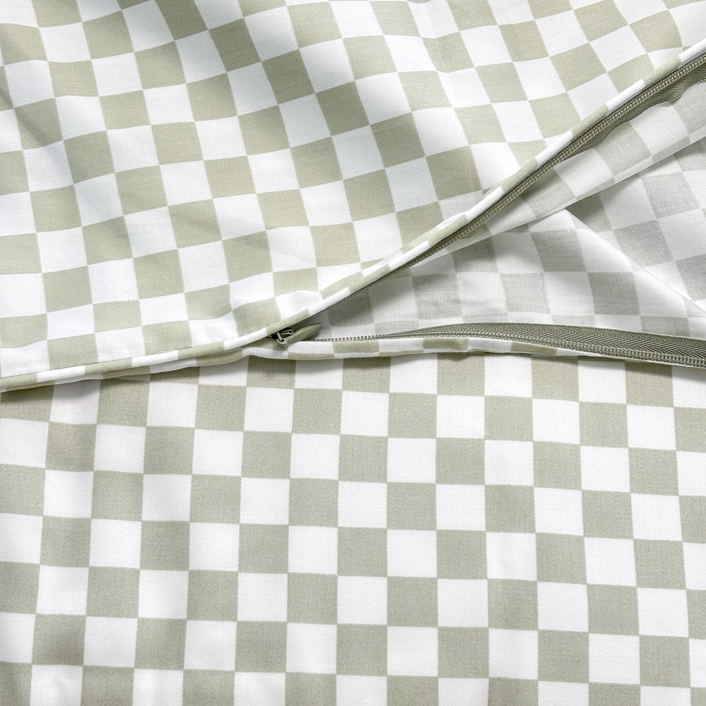 SHNUGGLE Bedding Set Sage Checker