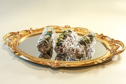 4" Sustainably Harvested - White Sage & Turquois Sinuata Flower